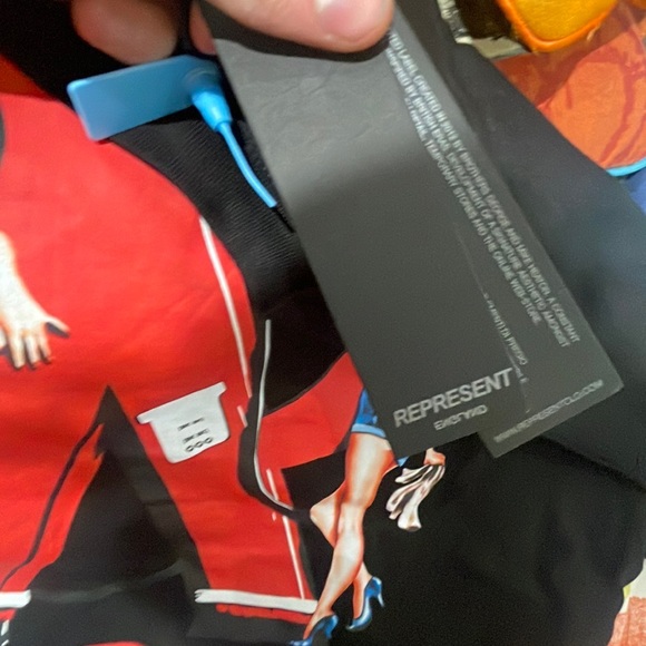 Represent designer tee shirt - Picture 2 of 4